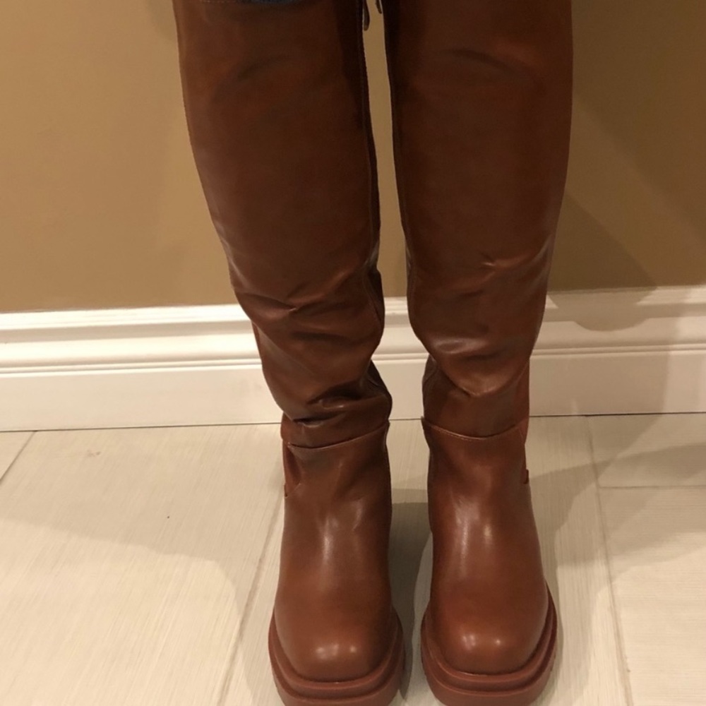 BROWN BOOTS 👢